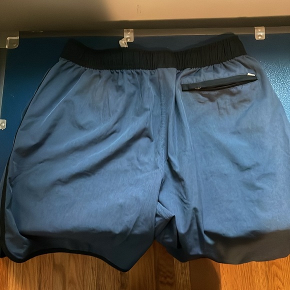 Vuori Banks Shorts - Picture 6 of 6